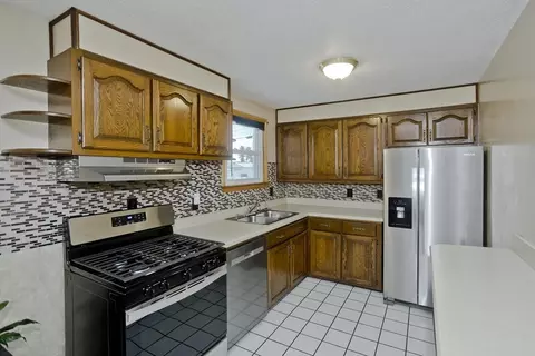 68 Hamilton St, Springfield, MA 01119 photo 7
