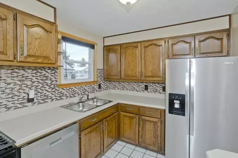 68 Hamilton St, Springfield, MA 01119 photo 6