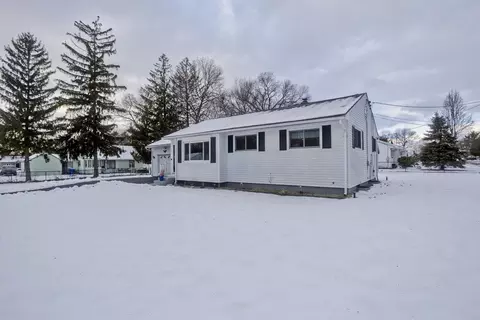 68 Hamilton St, Springfield, MA 01119 photo 3
