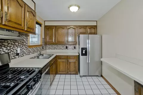 68 Hamilton St, Springfield, MA 01119 photo 8