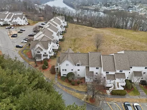 100 Merrimack Ave #124, Dracut, MA 01826
