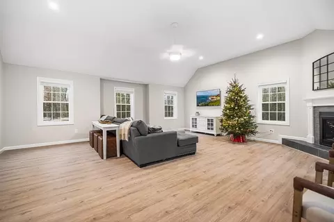 48 Walnut St, Douglas, MA 01516 photo 6