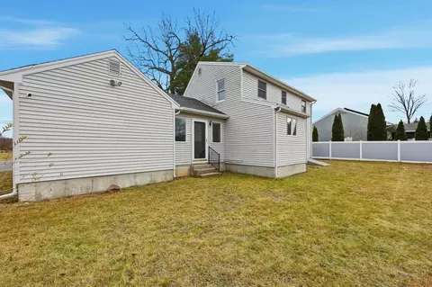 10 Woodcrest Rd, Springfield, MA 01129 photo 25