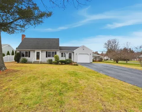 10 Woodcrest Rd, Springfield, MA 01129