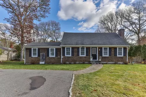 220 Fawcett Ln, Barnstable, MA 02601