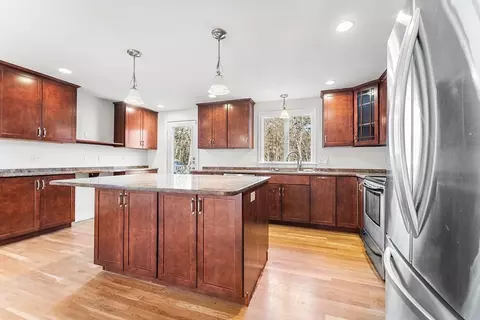 212 Mill St, Mansfield, MA 02048 photo 4