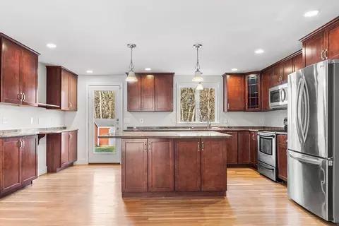 212 Mill St, Mansfield, MA 02048 photo 3