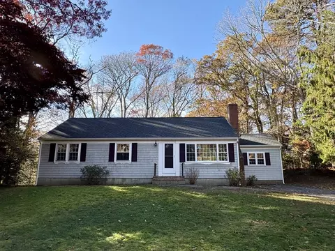 Exterior - 55 Chickadee Ln, Centerville, MA 02632 photo 2 of 7
