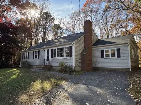 Exterior - 55 Chickadee Ln, Centerville, MA 02632 photo 3 of 7