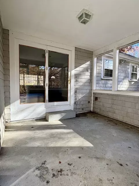 Exterior - 55 Chickadee Ln, Centerville, MA 02632 photo 6 of 7