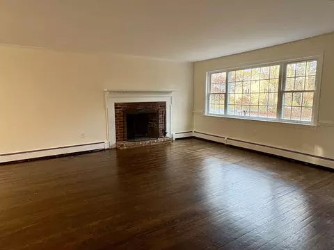Living - 55 Chickadee Ln, Centerville, MA 02632 photo 3 of 3