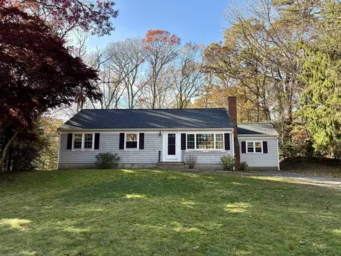 55 Chickadee Ln, Centerville, MA 02632