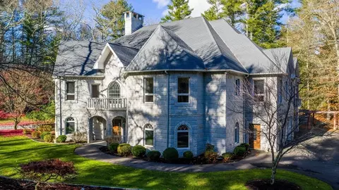 219 Chase Rd, Dartmouth, MA 02747