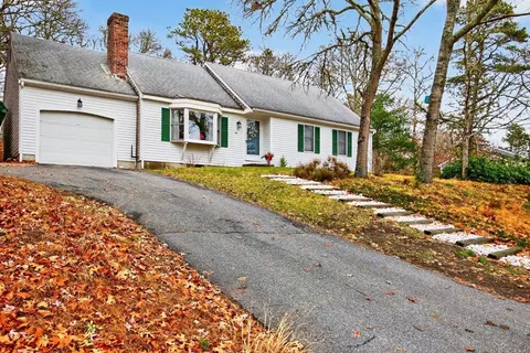 33 Duck Marsh Ln, Chatham, MA 02633