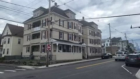 130 University Ave, Lowell, MA 01854