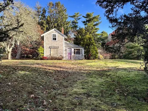 30 Pond St, Osterville, MA 02655