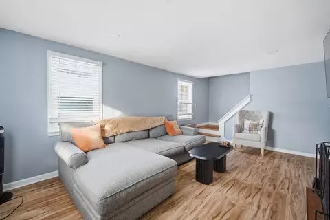 13 Bither St, Springfield, MA 01118 photo 4