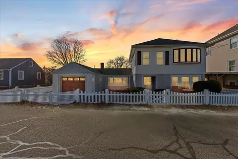 189 Kingsley Rd, Hull, MA 02045