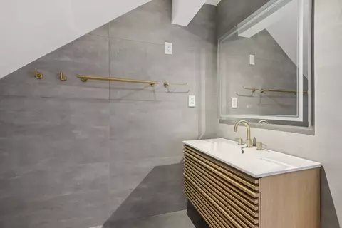 Bath - 883 Greendale Ave, Needham, MA 02492 photo 10 of 12