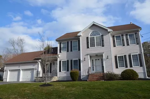 19 Fellsmere Ave, Wakefield, MA 01880