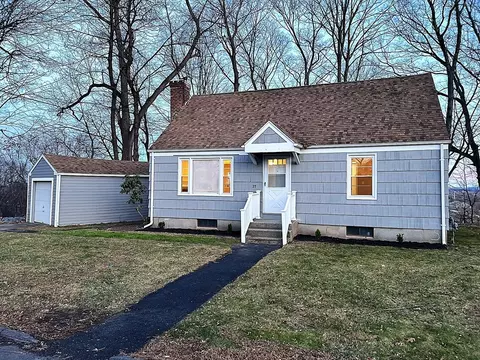 37 Plateau Cir, West Springfield, MA 01089