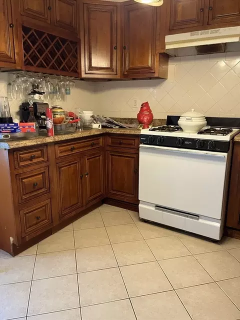 315-319 William St, Fall River, MA 02721 photo 2