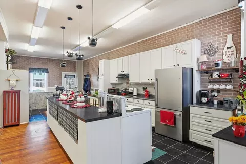 293 Pine St, Gardner, MA 01440 photo 4