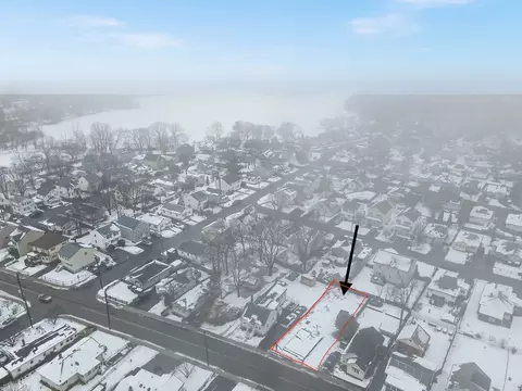 133 Lake St, Waltham, MA 02451