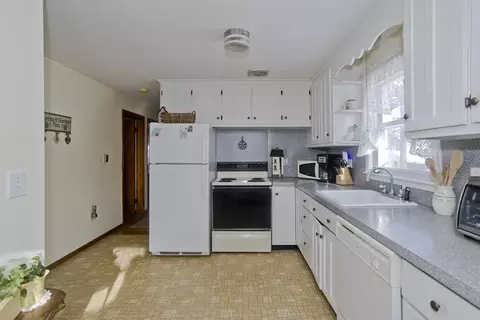 129 Cooper St, Springfield, MA 01108 photo 5