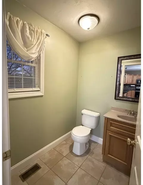 47 Gibbs St, Worcester, MA 01607 photo 9