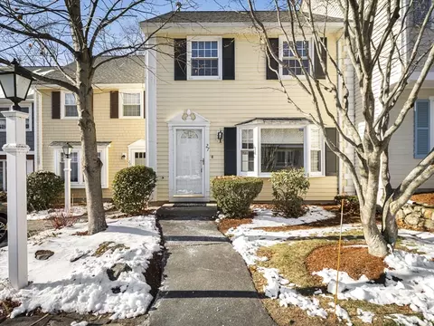 27 Boylston Ln #27, Lowell, MA 01852