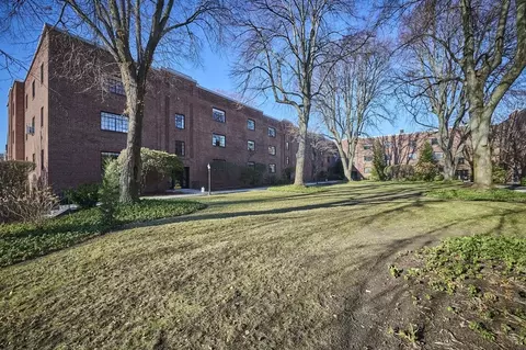 100 Sewall Ave #5, Brookline, MA 02446 photo 2