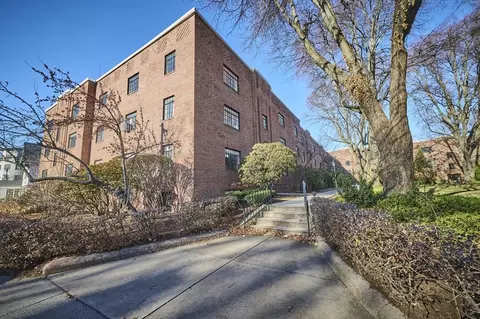 100 Sewall Ave #5, Brookline, MA 02446