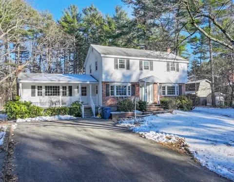 40 Maureen Dr, Tewksbury, MA 01876