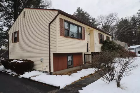 208 Tamarack Dr, Springfield, MA 01129 photo 2