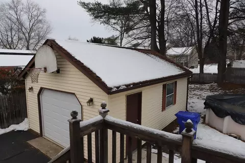 208 Tamarack Dr, Springfield, MA 01129 photo 3
