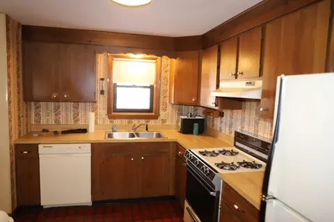 208 Tamarack Dr, Springfield, MA 01129 photo 6