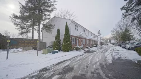 120 Lamplighter Ln #C, Springfield, MA 01119