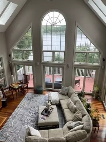10 Shore Rd, Plymouth, MA 02360