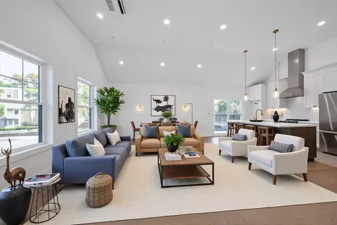 10 Rockland St #3, Boston, MA 02119