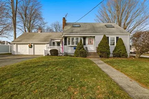 19 Jefferson Dr, Norwood, MA 02062