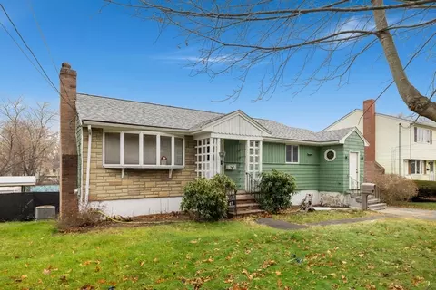 47 School St, Saugus, MA 01906