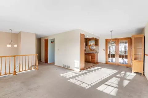 Living - 10 Paulette Dr, Danvers, MA 01923 photo 3 of 3