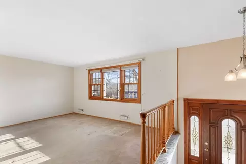 Living - 10 Paulette Dr, Danvers, MA 01923 photo 1 of 3