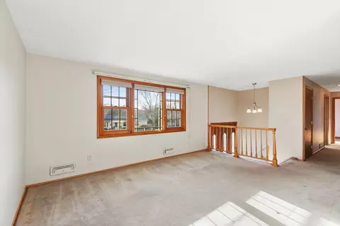 Living - 10 Paulette Dr, Danvers, MA 01923 photo 2 of 3