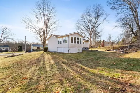 Exterior - 10 Paulette Dr, Danvers, MA 01923 photo 3 of 5