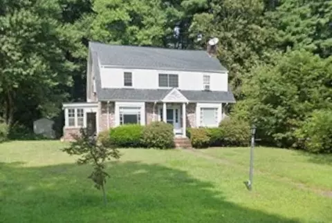 5 Richardson St, Medway, MA 02053