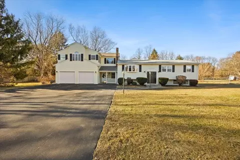 95 Tecumseh Dr, Hanover, MA 02339