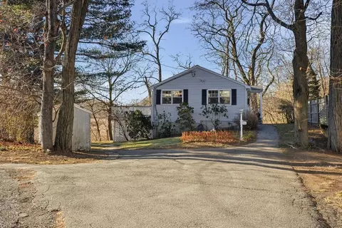 11 Larchmont St, Lynn, MA 01904