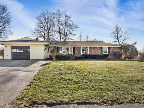 11 Reservoir Dr, Danvers, MA 01923